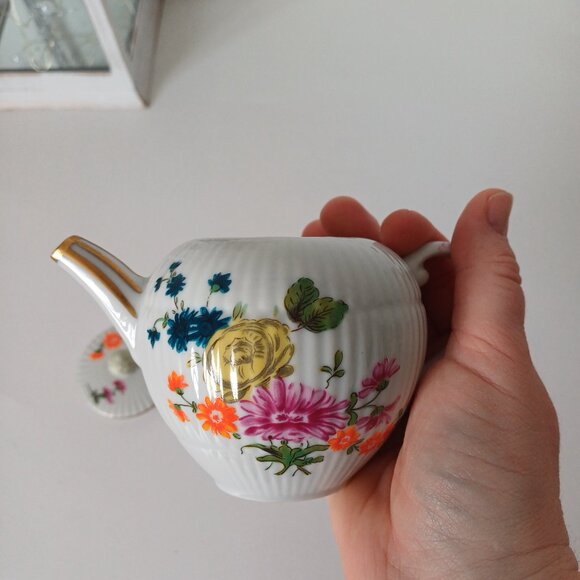 Stunning 1985 Franklin Mint FÜRSTENBERG Fine Porcelain Mini Teapot 6'' x 3.5'' - Picture 7 of 15